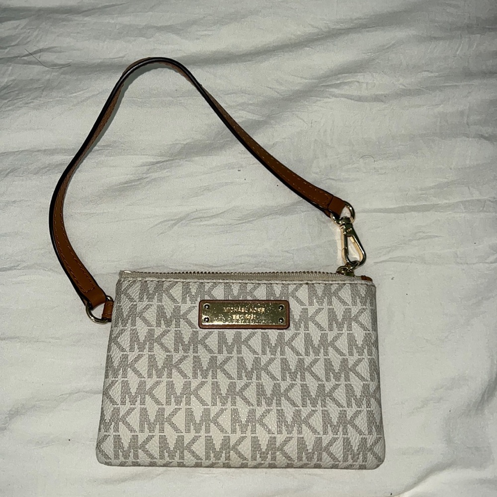 michael kors wristlet